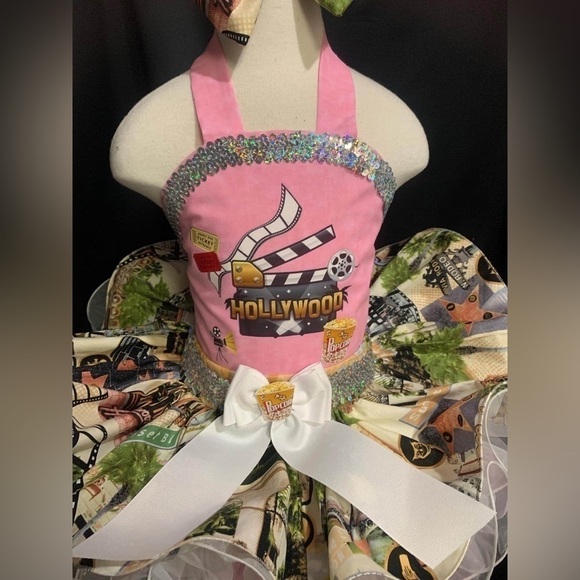 Hollywood/cinema theme Outfit of choice size 4-6 child - Picture 3 of 5